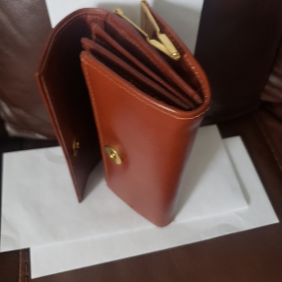 Vintage Leather Wallet - Picture 10 of 14